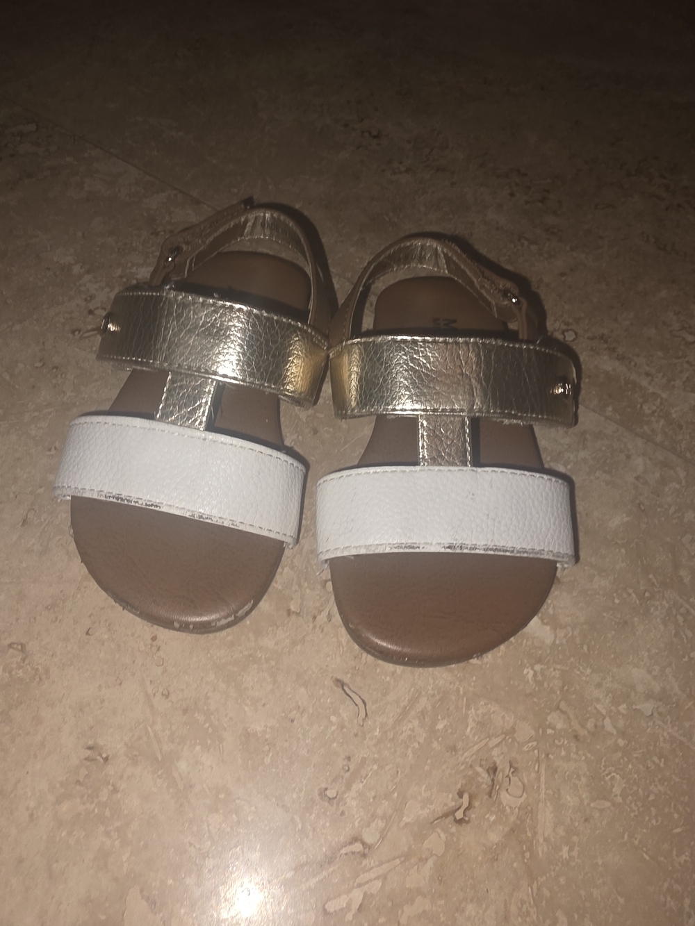 Michael Kors Girls Metallic Gold & White Strap Sandals – Size 7